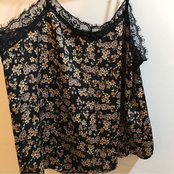 Plus Size Satin like eyelash lace adjustable cami Top - Picture 2 of 6